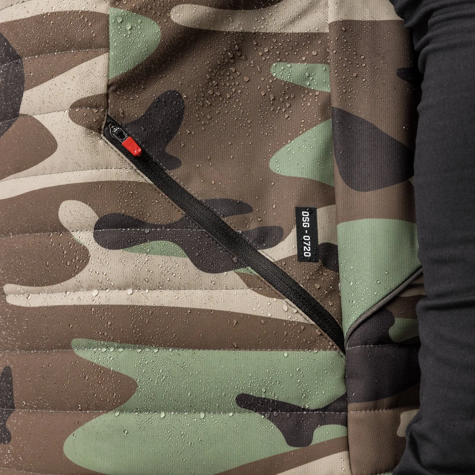 0720. Waterproof Insulated Run Vest  - Woodland Camo