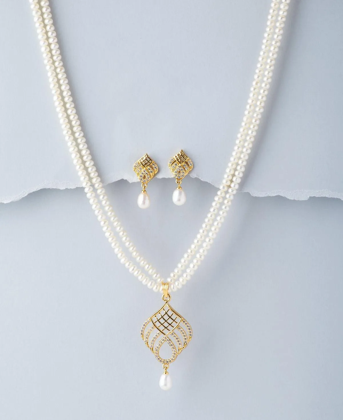 Elegant Pearl Necklace Set